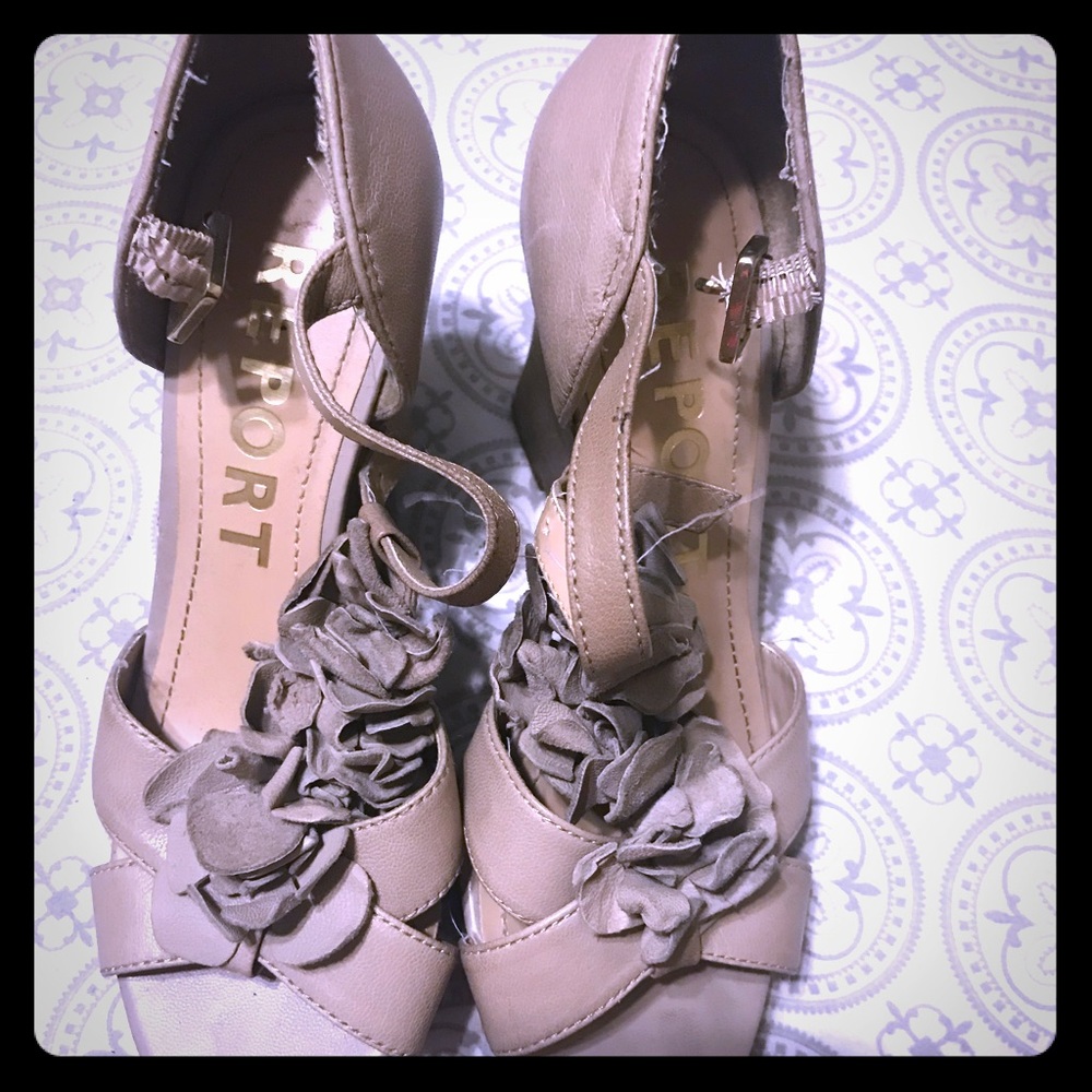 Beige size 6 wedges